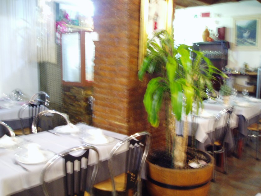 En A´peregrina les ofrecemos una preciosa terraza para comer o cenar al aire libre y en un ambiente tranquilo, en pleno corazón de Valencia!!!